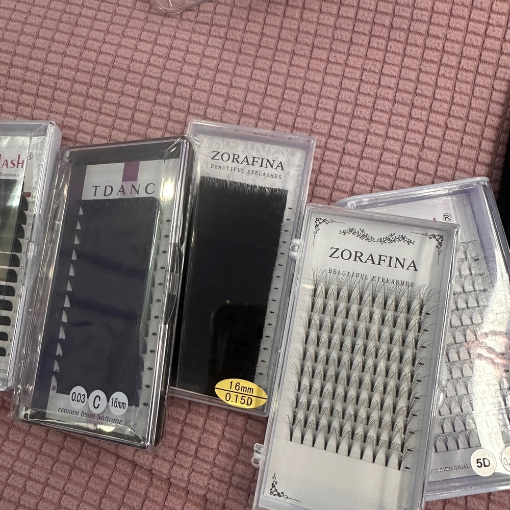 Long Eyelash Extension bundle - Picture 11 of 13